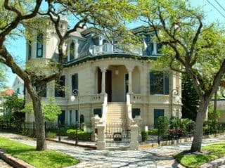 The Elegance of the Victorian Mansion
