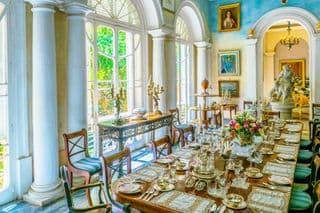 Elegant Dining Setup in an Artistic Palazzo