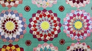 Exquisite Flower Pattern Quilt