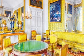 Versailles' Louis Philippe Salon: A Glimpse into French Classicism
