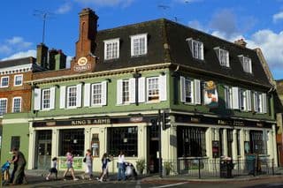 King's Arms: A Traditional English Pub in Wandsworth