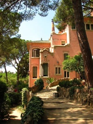 Casa Milà: A Gaudí Masterpiece amidst the Pines