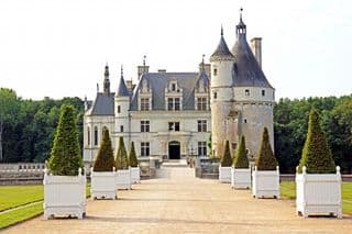 Château de Chenonceau: A French Renaissance Jewel amidst the Loire Valley's Natural Beauty