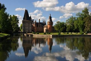 Reflection of Château de Maintenon amidst Cloudy Sky