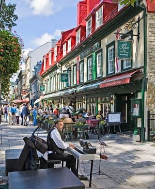 Pianist Entertains Passersby in Quebec City