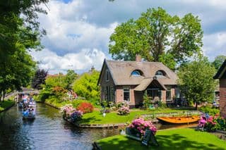Giethoorn's Canalside Charm