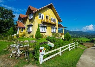 Yellow Cottage in Lame Son National Park