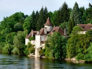 Chateaux along the Dordogne Riverbanks