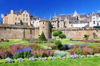 Vannes' Medieval Walls and Gardens
