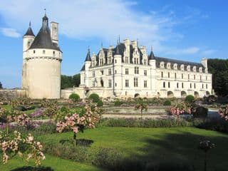 Château de Chenonceau: A Royal Renaissance Jewel amidst Blooming Gardens