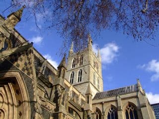 Southwark Cathedral: Gothic Architecture Marvel