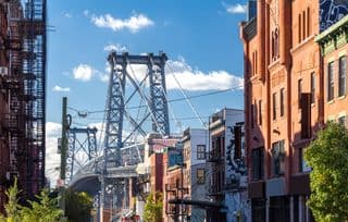 Williamsburg Bridge in Manhattan Viewpoint